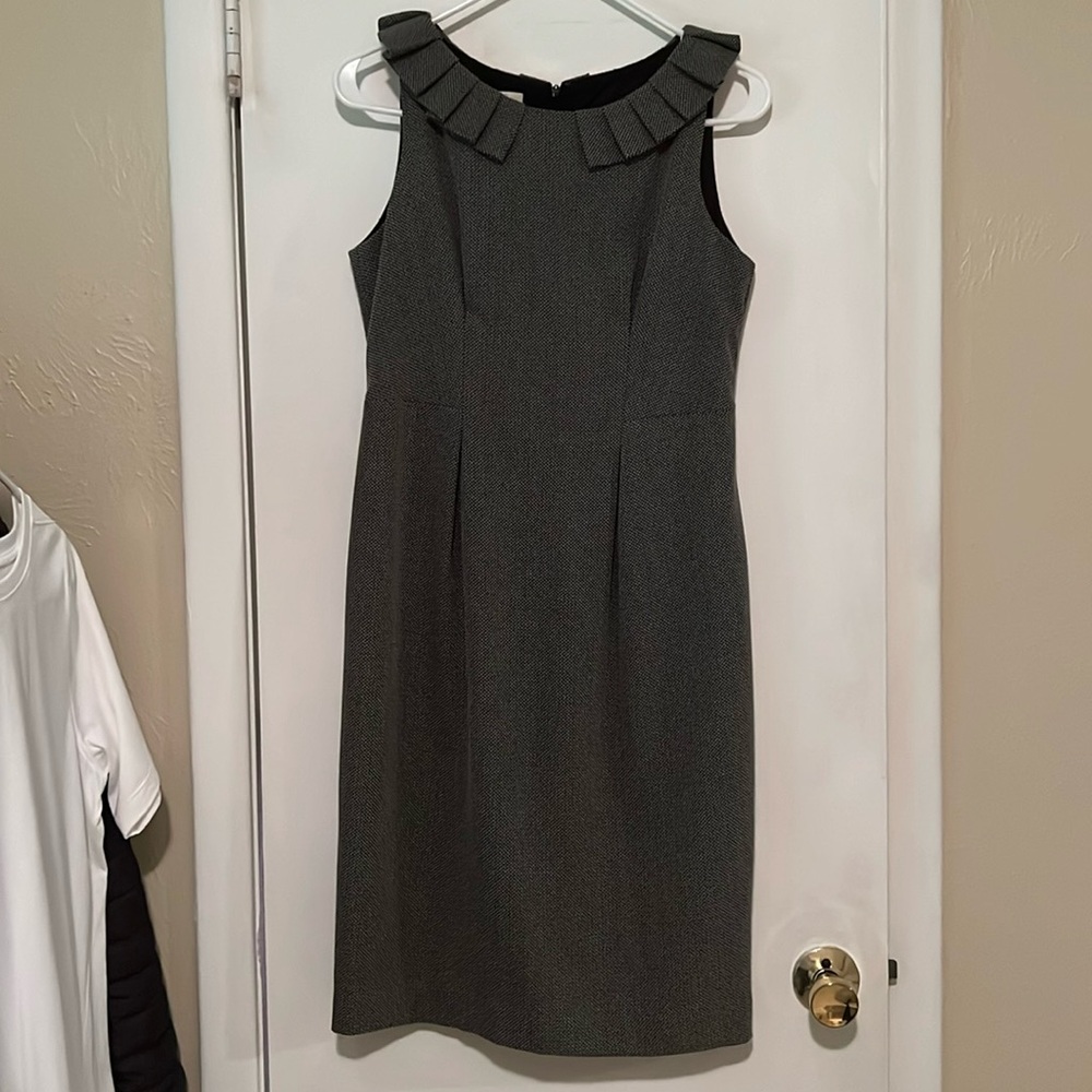 Evan Picone sleeveless dress. Size 6P.